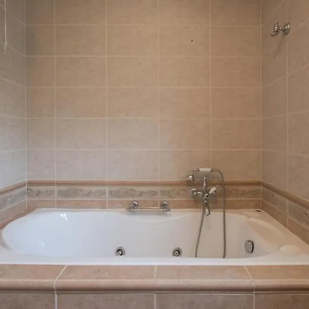 Luxurious 4bedroom Kerezenia *